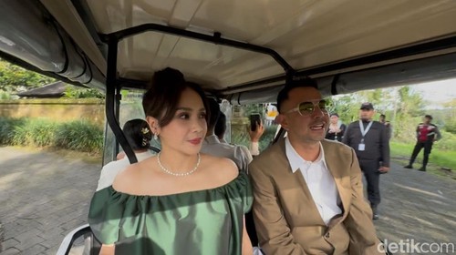 Raffi Ahmad dan Nagita Slavina di pernikahan Luna Maya - Maxime Bauttier di Gianyar, Bali, Rabu (7/5/2025). (Fabiola Dianira)
