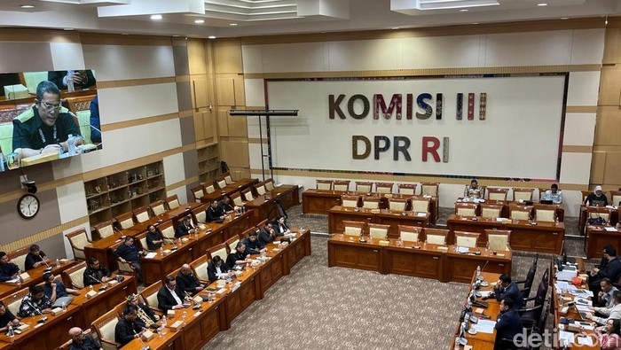 Rapat advokat dengan Komisi III DPR RI di kompleks parlemen Senayan, Jakarta Pusat, Rabu (7/5/2025). (Anggi Muliawati/detikcom).