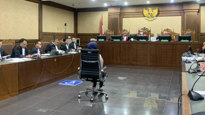 Riezky Aprilia Bersaksi di Sidang Hasto