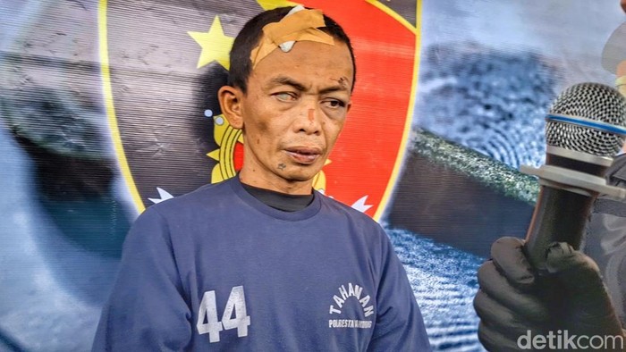RT alias Jambul (38) saat memberikan keterangannya di Mapolresta Bandung, Soreang, Rabu (7/5/2025). (Foto: Yuga Hassani/ detikJabar)