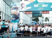 Samator Gelar Plogging Run, Lari Sambil Angkut Sampah di Surabaya