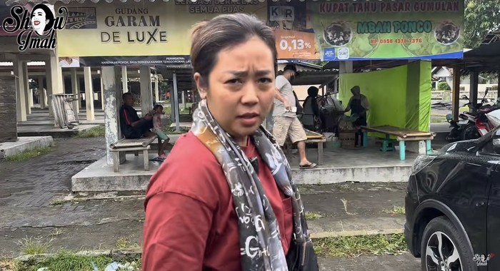 Santuy! Soimah Makan Ngemper Kupat Tahu Mbah Ponco Sejak 1943 Santuy! Soimah Makan Ngemper Kupat Tahu Mbah Ponco Sejak 1943
