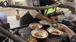 Santuy! Soimah Makan Ngemper Kupat Tahu Mbah Ponco 1943