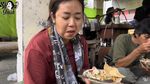 Santuy! Soimah Makan Ngemper Kupat Tahu Mbah Ponco 1943