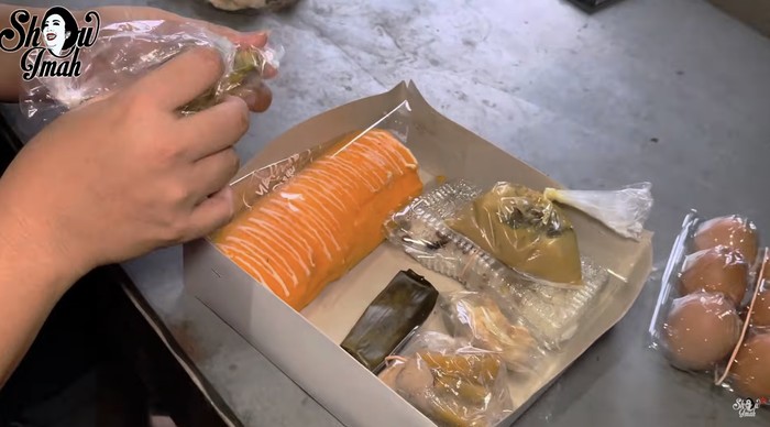 Santuy! Soimah Makan Ngemper Kupat Tahu Mbah Ponco Sejak 1943 Santuy! Soimah Makan Ngemper Kupat Tahu Mbah Ponco Sejak 1943