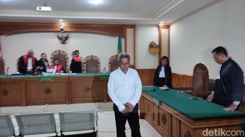 Sidang I Ketut Luki mantan Bendesa Adat Bongkasa di Pengadilan Tipikor Denpasar, Rabu (7/5/2025). Foto: Ahmad Firizqi Irwan/detikBali.