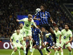 Barca Dihajar Milan 3-4, Araujo Diamuk Yamal Dapat Puk-puk