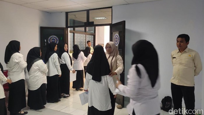 Suasana ujian seleksi PPPK Parepare di Kantor BKN Makassar.