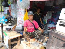 Asa Suhermanto Produktif di Usia Senja Lewat Servis Elektronik