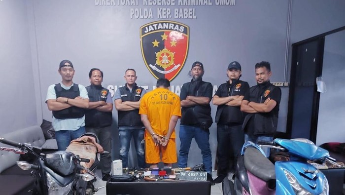 Tersangka dan barang bukti dalam kasus pencurian di Bangka.