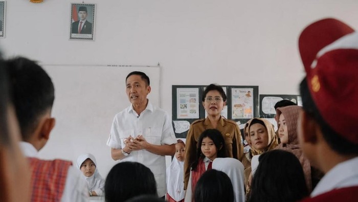Wali Kota Palembang Ratu Dewa meninjau SD Negeri 168 Palembang