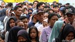 Warga Antusias Antre Sembako Murah di Jakarta