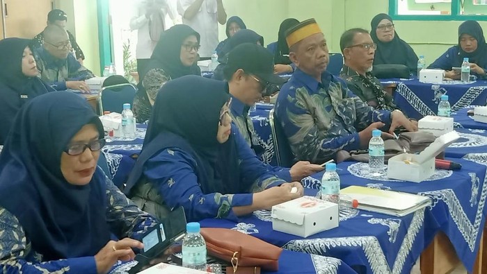 27 kepsek SD Parepare kunjungan studi tiru ke SD-SMP Madiun.