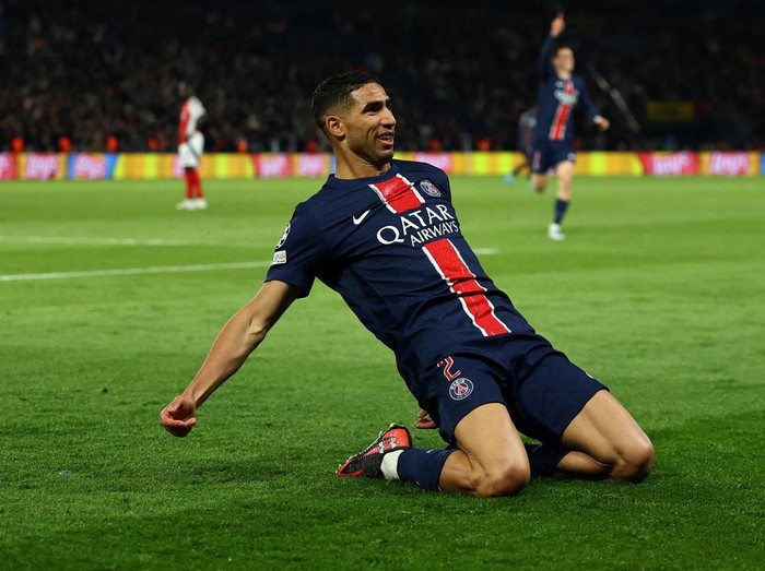 Soccer Football - Champions League - Semi Final - Second Leg - Paris St Germain v Arsenal - Parc des Princes, Paris, France - May 7, 2025 Paris St Germain's Achraf Hakimi celebrates scoring their second goal REUTERS/Gonzalo Fuentes     TPX IMAGES OF THE DAY