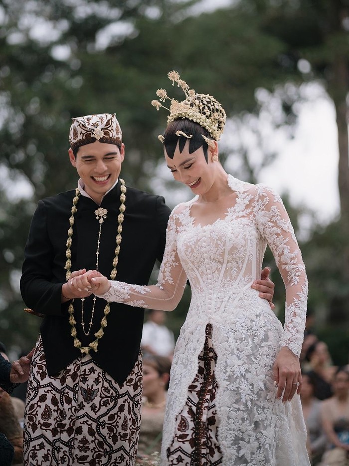 Akad nikah Luna Maya dan Maxime Bouttier.