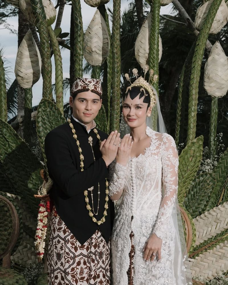 Akad nikah Luna Maya dan Maxime Bouttier.
