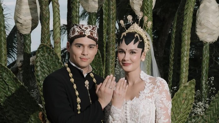 Akad nikah Luna Maya dan Maxime Bouttier.