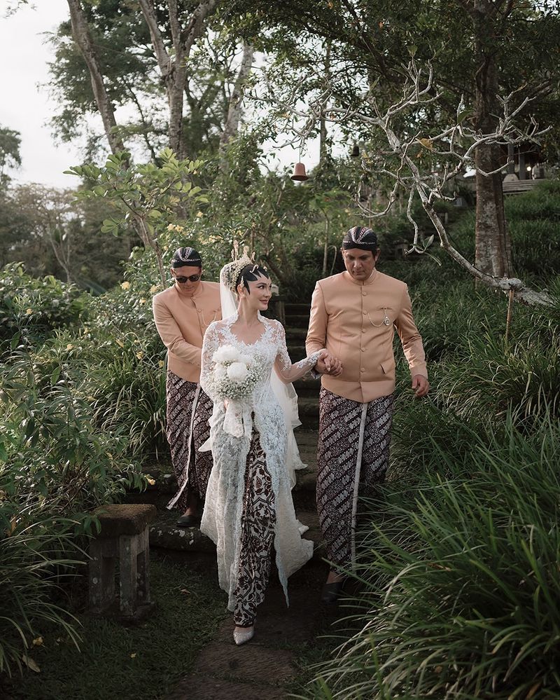 Akad nikah Luna Maya dan Maxime Bouttier.
