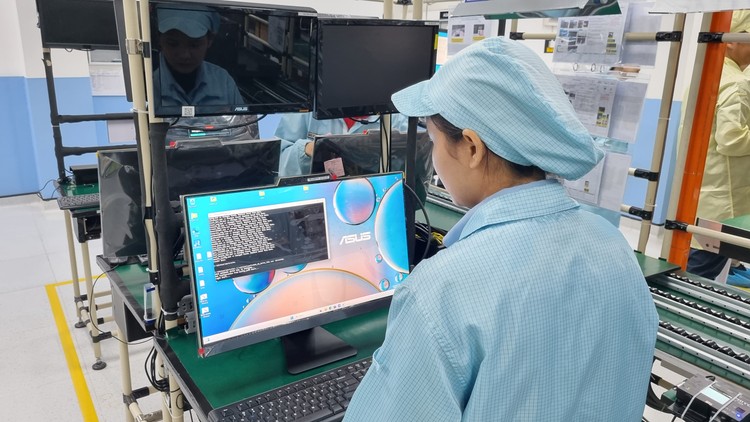 Kunjungan ke pabrik Asus Indonesia untuk ExpertCenter All-in-One EG3408WVA.