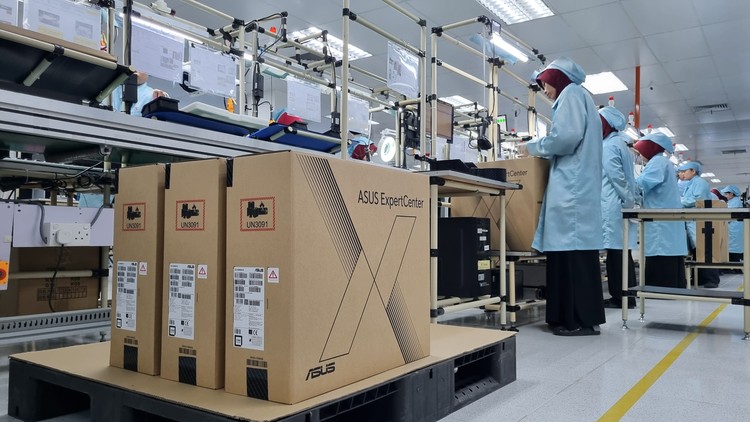 Kunjungan ke pabrik Asus Indonesia untuk ExpertCenter All-in-One EG3408WVA.