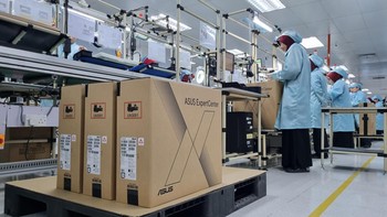 Proses packaging dilakukan dengan sangat hati-hati. Begini lah hasil akhirnya. Asus AiO EG3408WVA hadir sebagai solusi all-in-one untuk memberdayakan efisiensi dan produktivitas dengan tetap menjaga performa. Layar IPS NanoEdge 23,8 inch beresolusi Full HD serta layar luas hingga 1780 menghadirkan tampilan tajam dan akurat dari sudut manapun, dengan kualitas menyerupai gambar aslinya. Foto: Asus Indonesia