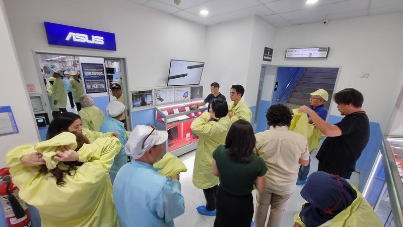 Kunjungan ke pabrik Asus Indonesia untuk ExpertCenter All-in-One EG3408WVA.