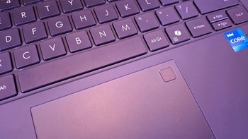 Fingferprint-nya ada di kotak kecil pojok kanan touch pad. Foto: Aisyah Kamaliah/detikINET