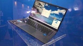 Asus ExpertBook BG1409CVA adalah laptop enterprise dengan ketangguhan militer. Laptop bisnis ini disebut cocok untuk menjadi mitra tangguh bagi pekerja sektor pemerintahan yang aktif bekerja di lapangan maupun di kantor. Foto: Aisyah Kamaliah/detikINET