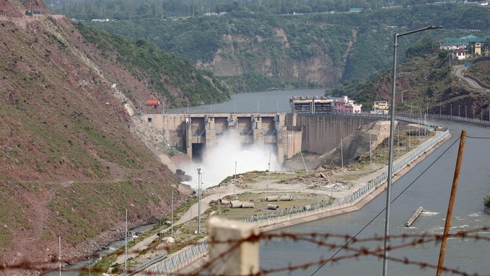 Bendungan Uri-II Jadi Sorotan di Wilayah Sengketa Kashmir Bendungan Uri-II di Sungai Jhelum hadir sebagai solusi energi India. Namun, memicu ketegangan baru di wilayah sengketa Kashmir dengan Pakistan.