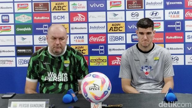 Bojan Hodak dan Nick Kuipers.