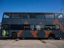 Gokil! Bus Dua Tingkat Disulap Jadi Rumah Layak Huni
