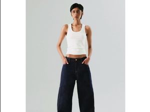Celana Jeans Barrel Lagi Tren, Ini 7 Opsinya dari Brand Lokal