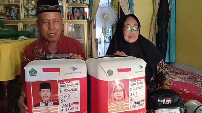 Daliman bersama istrinya Mardiyah hendak berangkat haji tahun ini.