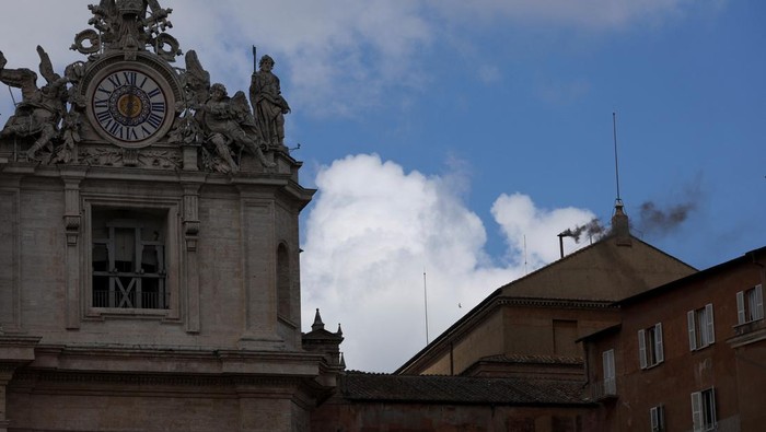 Black smoke rises from the chimney on the Sistine Chapel, indicating no decision has been made to elect a new pope, at the Vatican, May 8, 2025. REUTERS/Hannah McKay