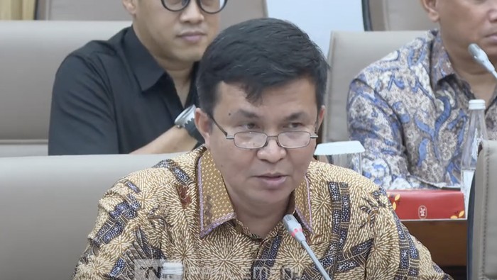 Dirut Garuda Indonesia Wamildan Tsani dalam Rapat dengan DPR