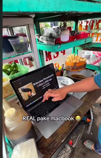 Gokil! Penjual Batagor Ini Tawarkan Jasa Photobox Rp 1.000 per Foto