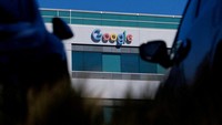 Pada Januari 2023, induk perusahaan Google, Alphabet mengumumkan rencana untuk memangkas 12.000 pekerja atau 6% dari tenaga kerja globalnya. Perusahaan tersebut memiliki 183.323 karyawan per 31 Desember 2024. REUTERS/Mike Blake
