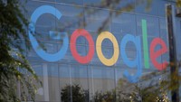 Perusahaan teknologi raksasa itu telah mengalihkan pengeluaran ke pusat data dan pengembangan Artificial Intelligence (AI), sambil mengurangi investasi di area lain. REUTERS/Stephen Lam