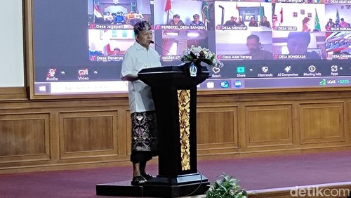 Gubernur Bali Wayan Koster saat menyampaikan pidato yang juga menyinggung terkait penolakan terhadap aksi premanisme di Puspem Badung, Kamis (8/5/2025). (Foto: Agus Eka/detikBali)