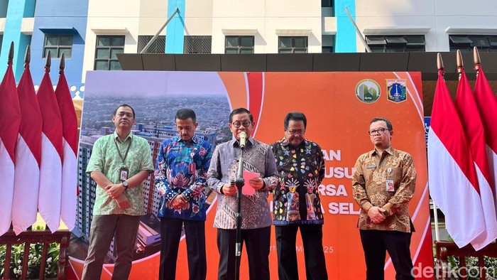 Gubernur DKI Jakarta Pramono Anung di Rusun Jagakarsa, Jakarta Selatan