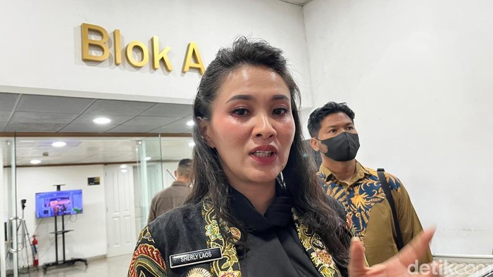 Gubernur Maluku Utara (Malut) Sherly Tjoanda menyebut ingin membuat aplikasi layanan satu pintu warga usai meninjau command center aplikasi Jakarta Kini (JAKI). (Rumondang/detikcom)