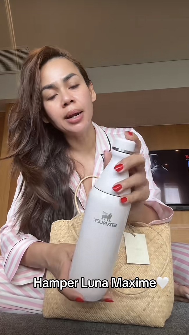 Isi souvenir pernikahan Luna Maya dan Maxime Bouttier