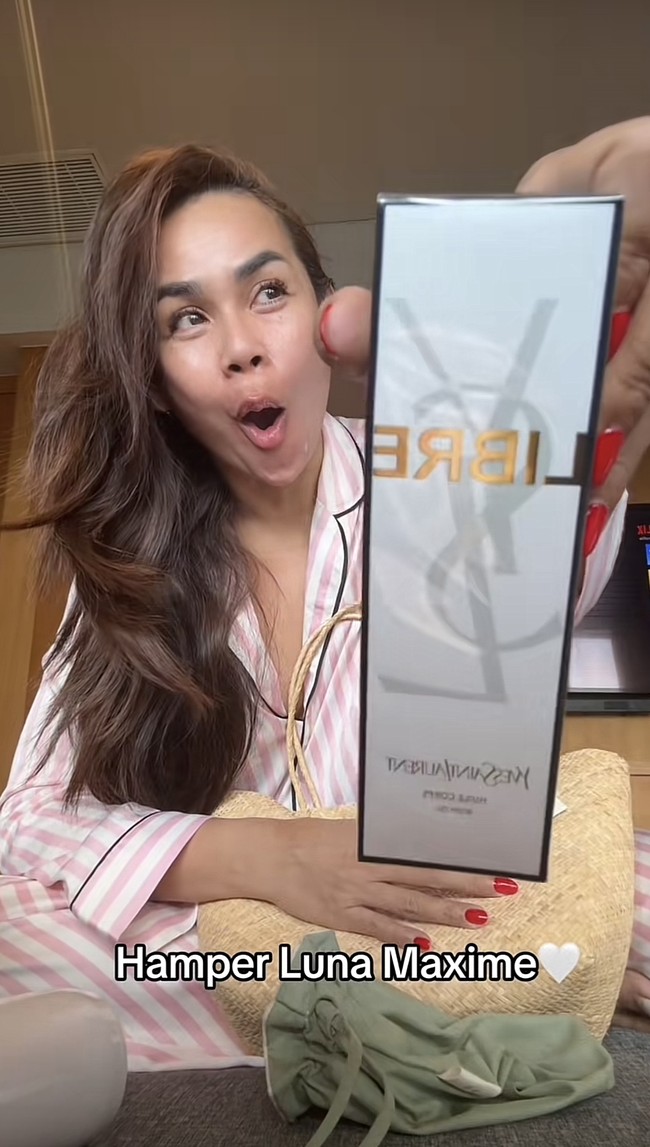 Isi souvenir pernikahan Luna Maya dan Maxime Bouttier