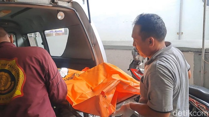 Jenazah pria di Jombang ditemukan meninggal. Pria itu sempat ikut mengejar maling yang bobol rumah warga.