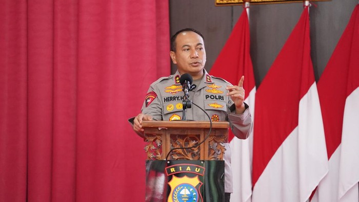 Kapolda Riau Irjen Herry Heryawan.