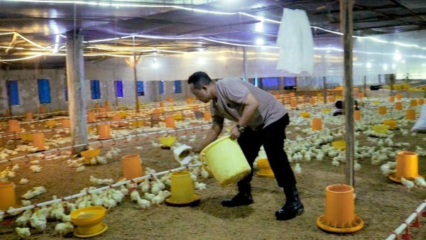 Onam yoqligida ogay dadam bilan ruscha porno Bokira qizlar haqida rus jinsiy kino