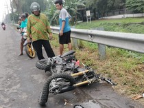 Kronologi 2 Pemotor di Gresik Tewas Ditabrak Truk hingga Masuk Sungai