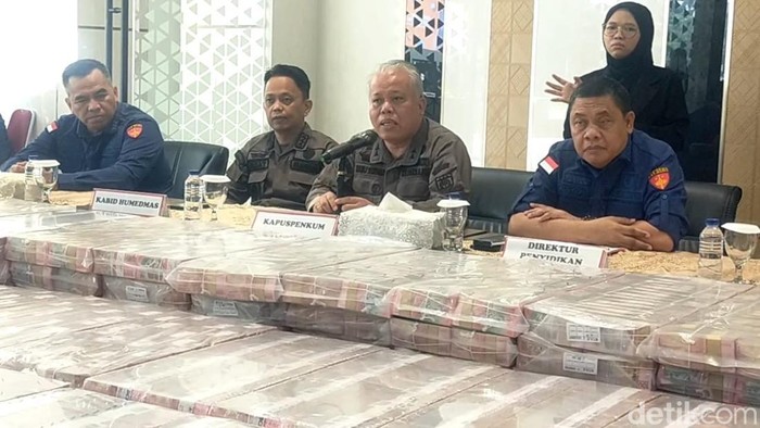 Kejagung menyita Rp 479 miliar terkait kasus tindak pidana pencucian uang (TPPU) PT Duta Palma Grup. Total, Kejagung menyita Rp 6,8 triliun dalam kasus ini. (Devi P/detikcom)