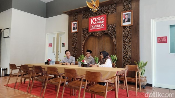 Kings College London di KEK Singhasari.