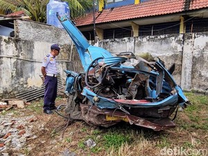 Pilu 10 Guru SD Magelang Tewas dalam Laka Angkot Vs Truk di Purworejo